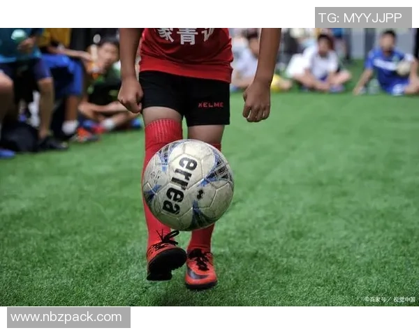 足球明星颠球技巧与音乐节奏完美结合的精彩瞬间分享